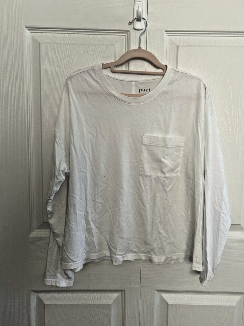 PACT Women’s Organic Cotton Long Sleeve Pocket Tee Shirt Crop White Size L